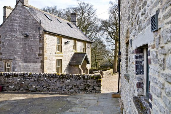 Where can I find Spanish immersion retreats in the UK?